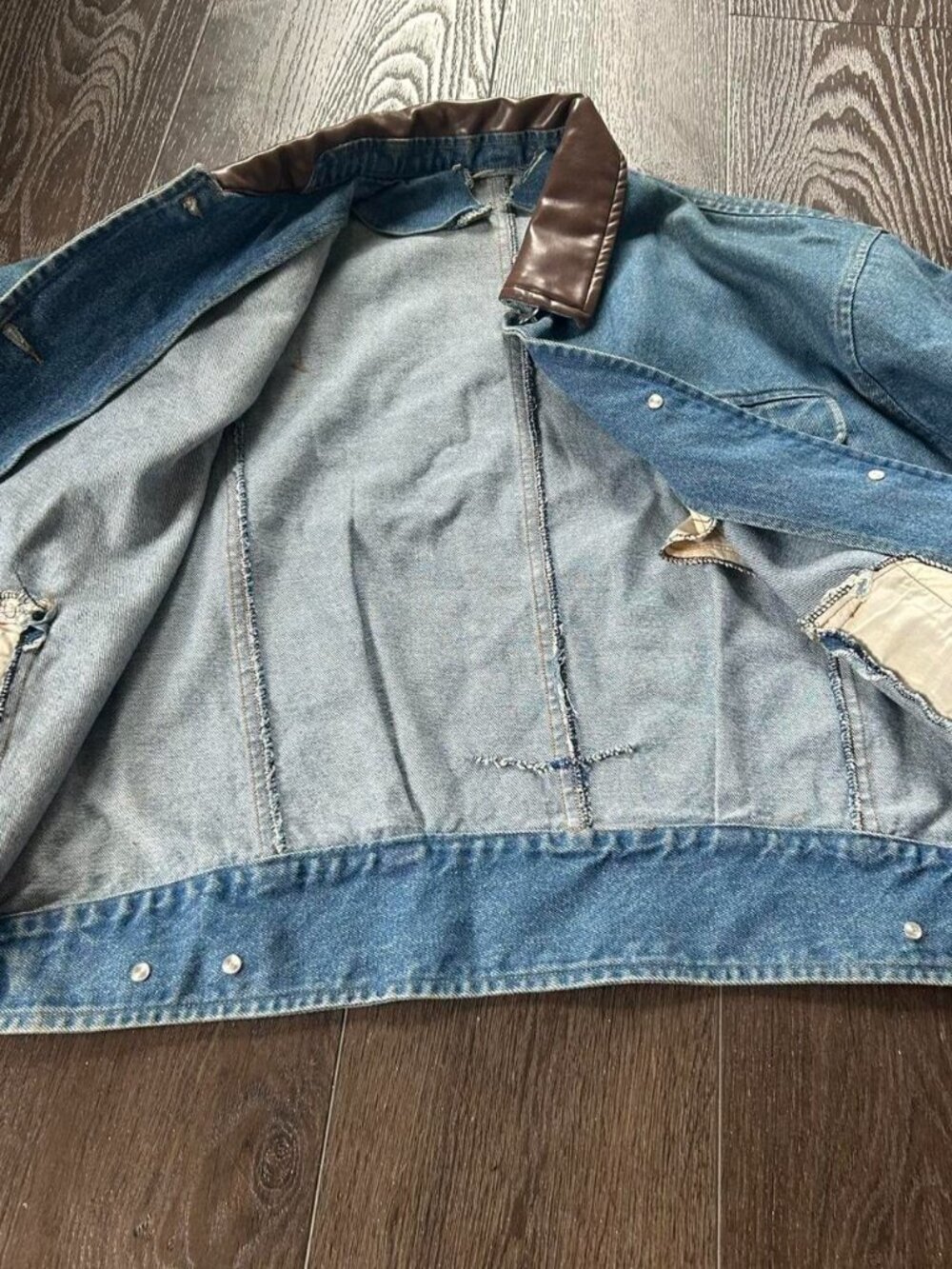 vintage 90s y2k denim jacket from the Marlboro Country Store   Size medium Overs - Picture 2 of 7